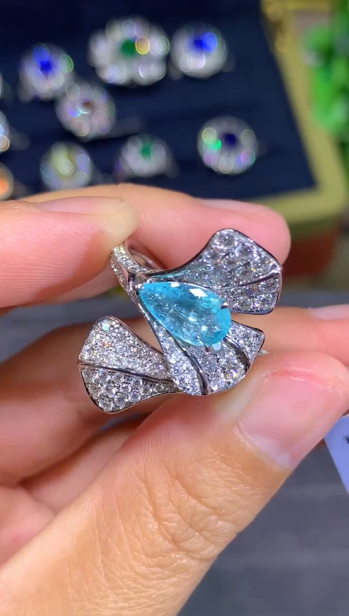 18K金镶嵌戒指帕拉依巴碧玺1.01CT