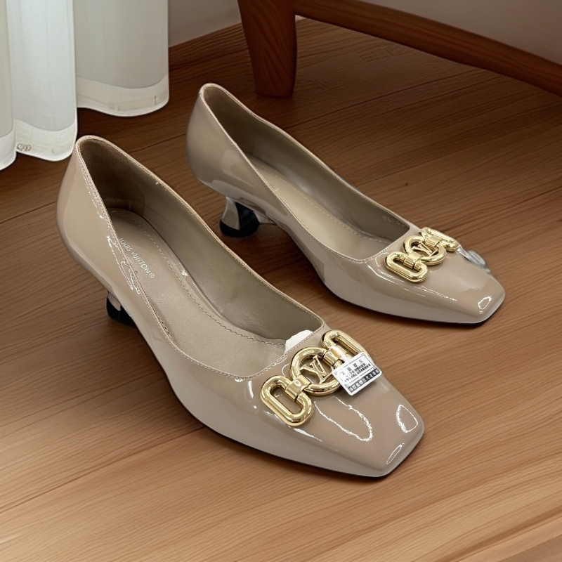 未使用 LouisVuitton/路易威登 37.5码/裸色金扣高跟鞋/p0328