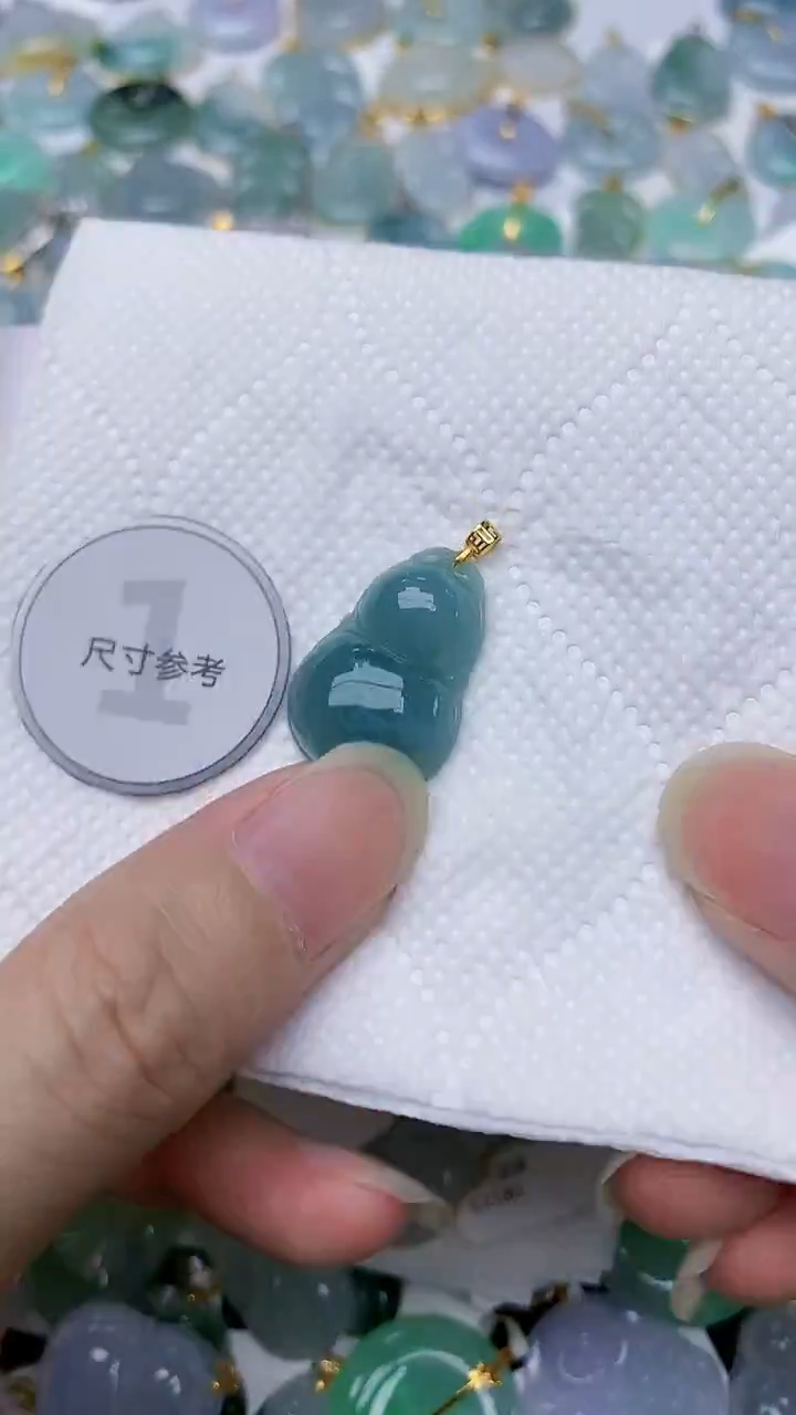 颈饰18K金镶嵌翡翠天然A货翡翠
