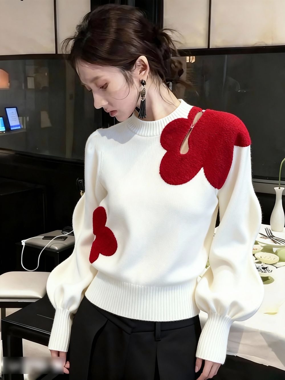 2025冬季软糯慵懒风上衣小众不撞款高级感超好看减龄白色花朵毛衣