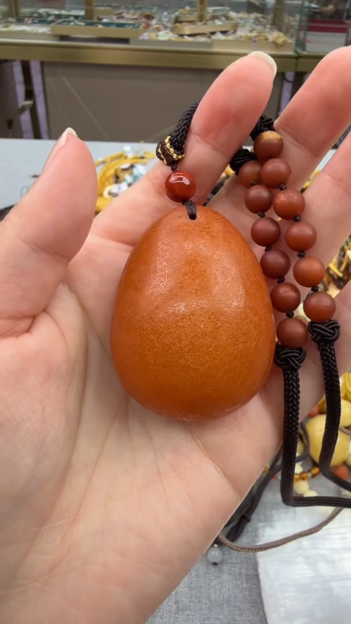 琥珀颈饰未镶嵌72秒拍号 假一罚三