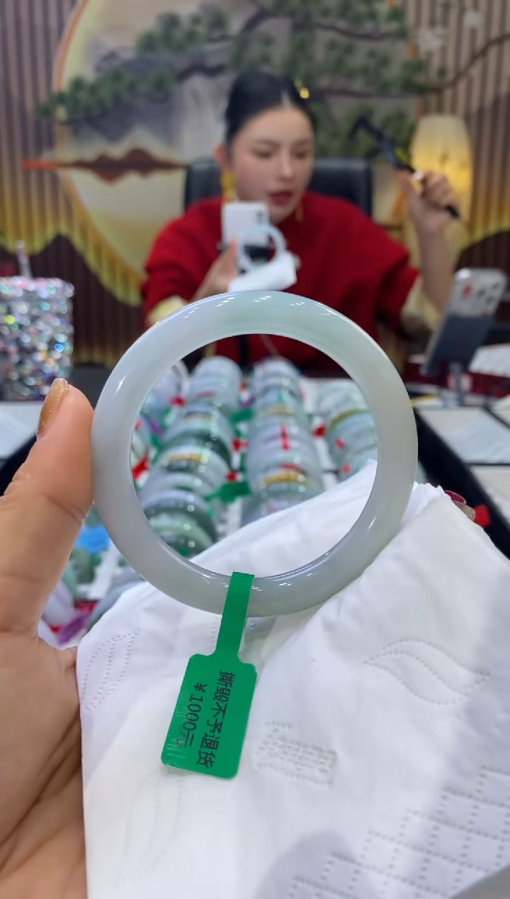 【闪购商品】翡翠手镯未镶嵌多人08543