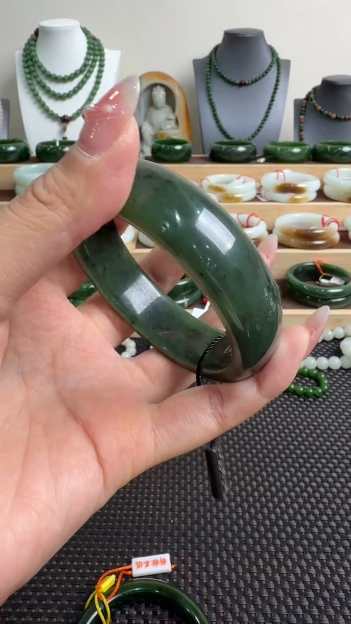 颈饰未镶嵌和田玉手镯63