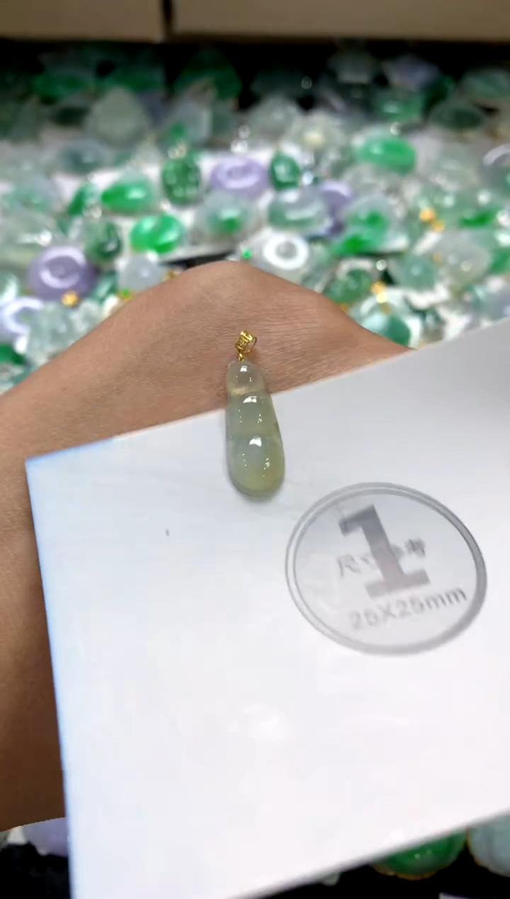 颈饰18K金镶嵌翡翠1111111111111111