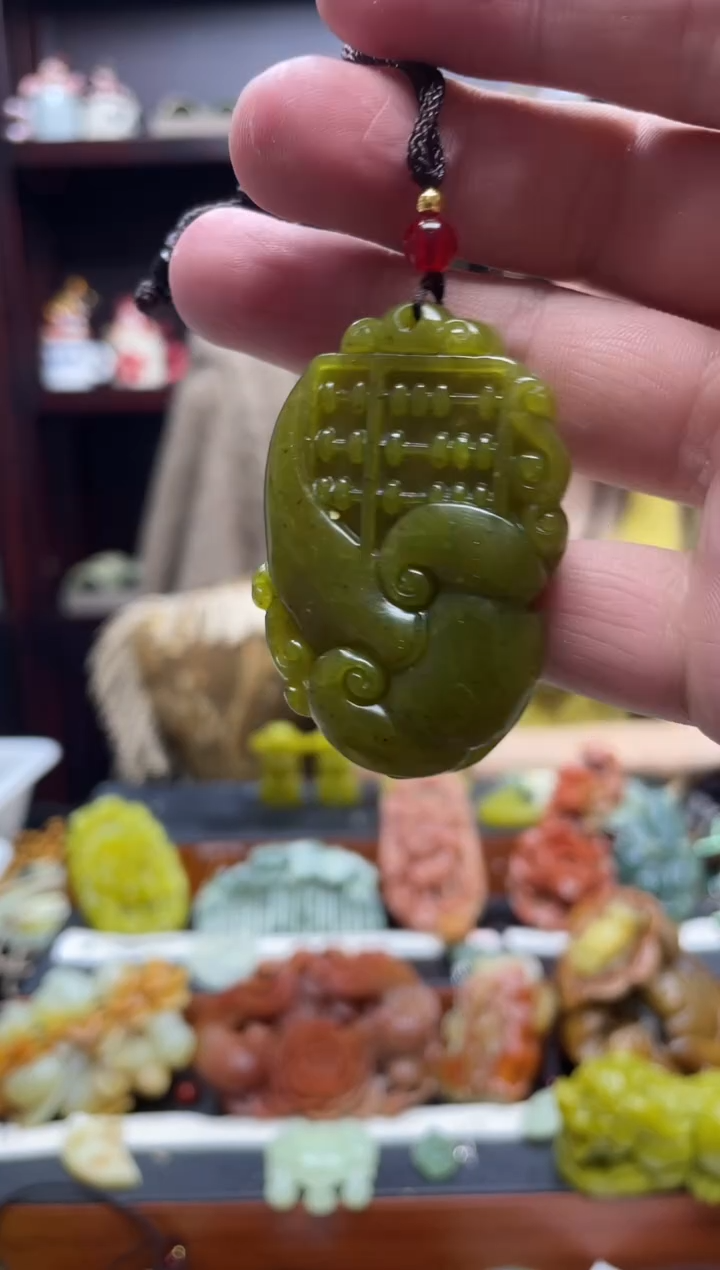 岫玉未镶嵌吊坠·