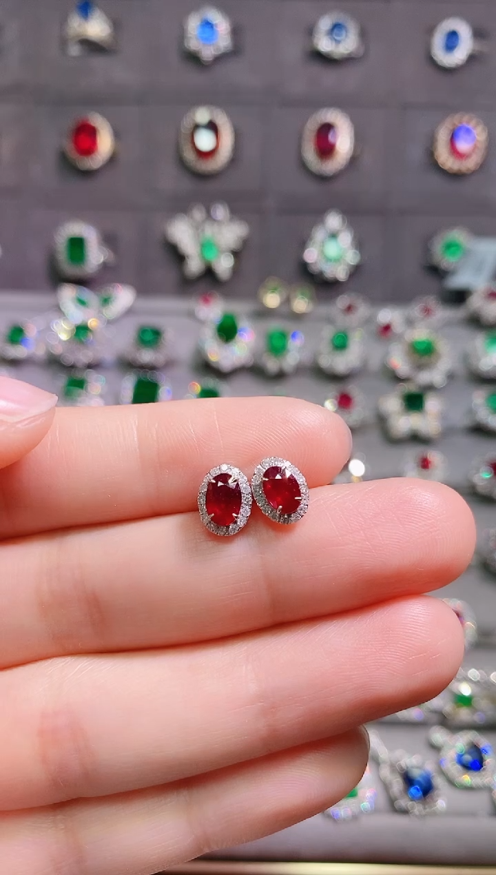 【闪购商品】红宝石耳钉18K金镶嵌1