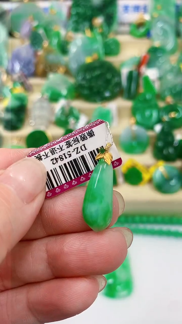 【闪购商品】翡翠吊坠(不含链)18K金镶嵌挂件