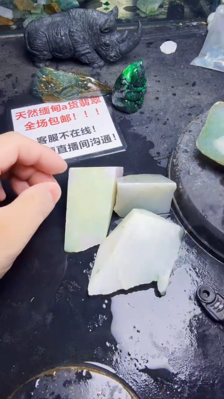 未镶嵌挂件翡翠神**~天然翡翠130