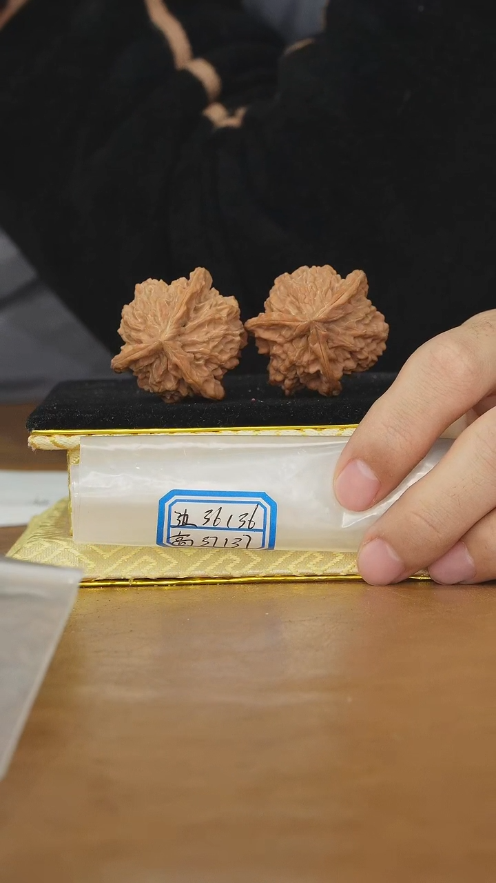 把件文玩核桃盘山三棱