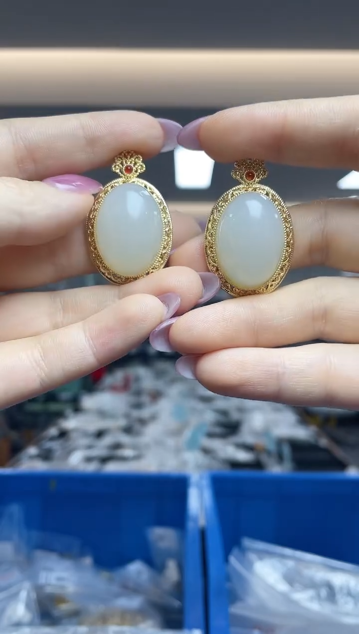 和田玉18K金镶嵌颈饰（多样性发一件）