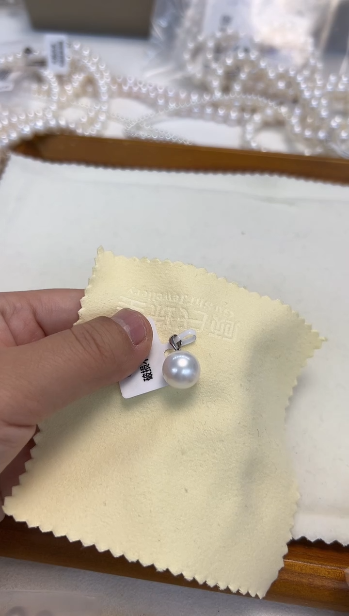 颈饰银S925镶嵌淡水珍珠11MM左右无核