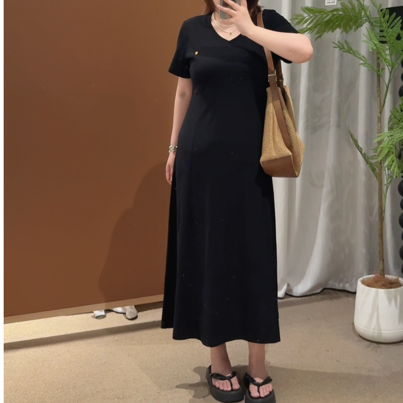大码胖妹妹夏季新款显瘦气质简约v领拼接剪裁设计收腰连衣裙