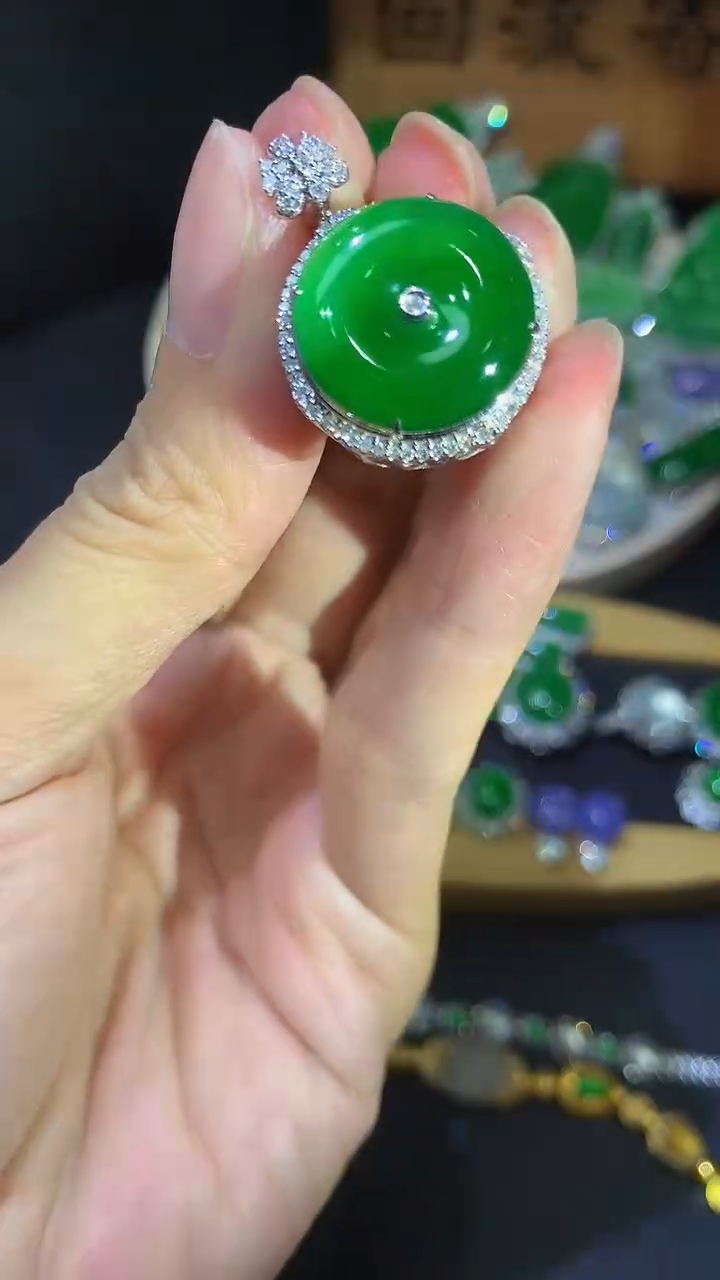 翡翠18K金镶嵌颈饰团购