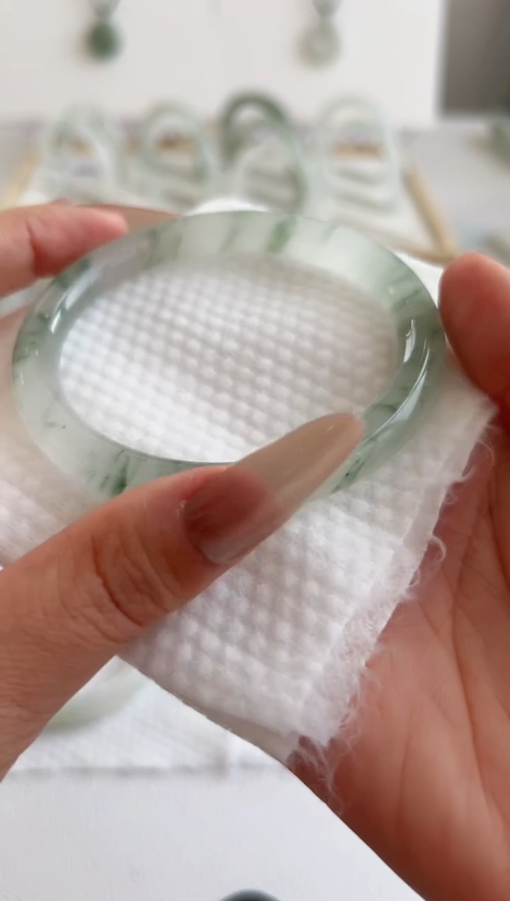 【闪购商品】石英质玉手镯未镶嵌61