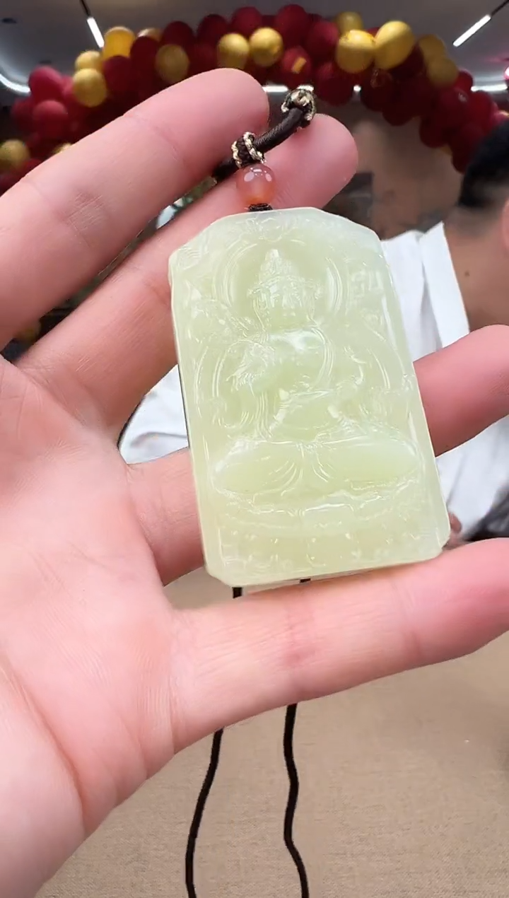 颈饰未镶嵌和田玉吊坠