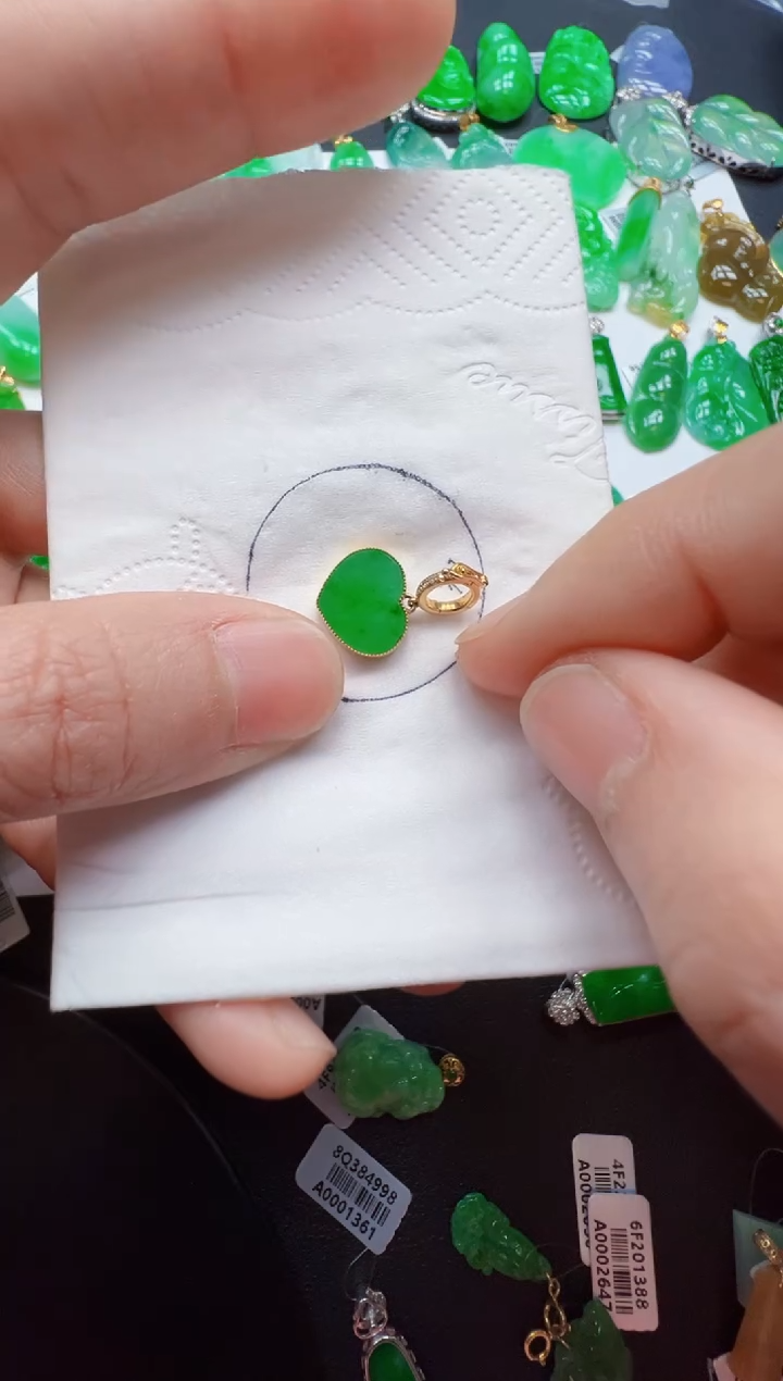 【闪购商品】翡翠吊坠(不含链)18K金镶嵌1800