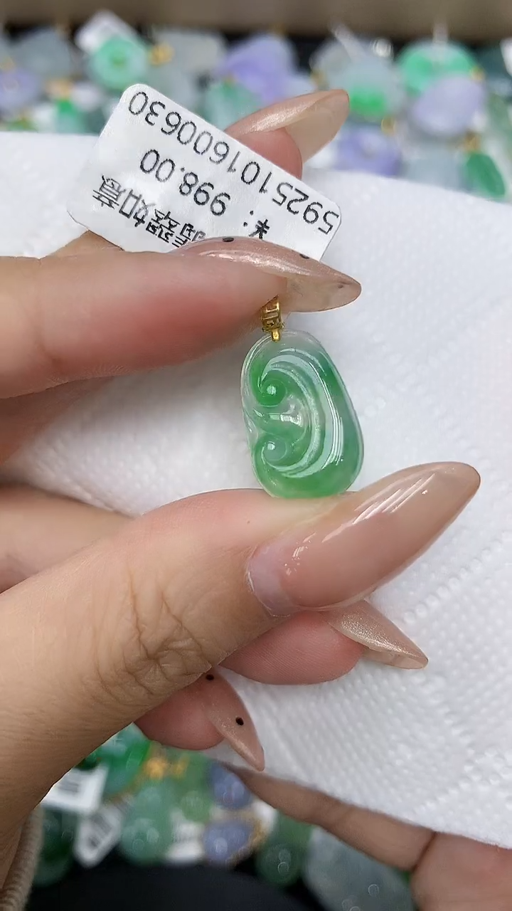 颈饰18K金镶嵌翡翠111111111