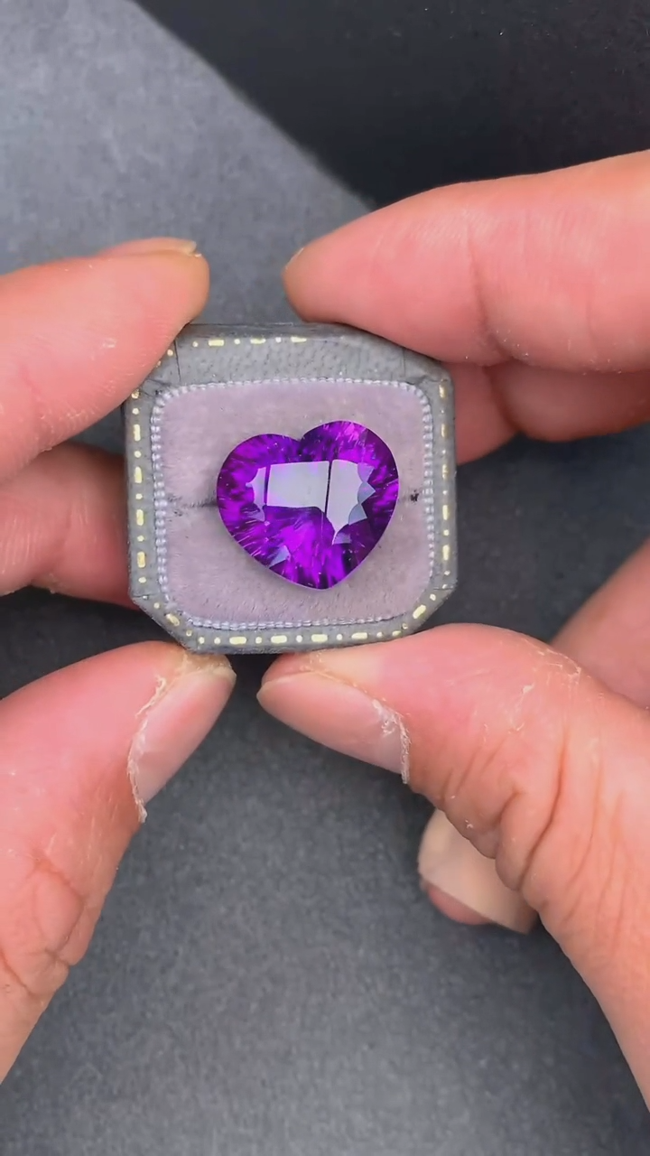 【闪购商品】紫晶裸石未镶嵌12.45克拉