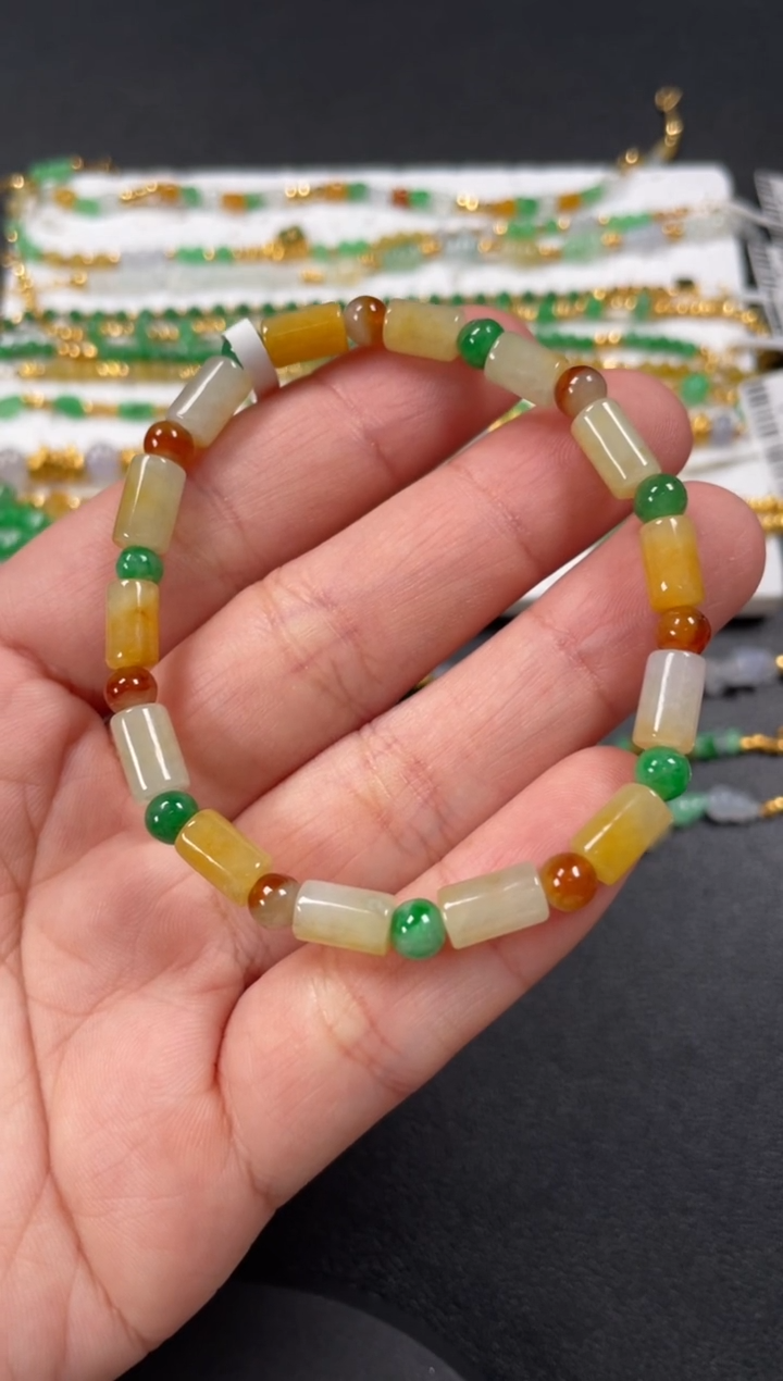 未镶嵌手串翡翠一条  P295