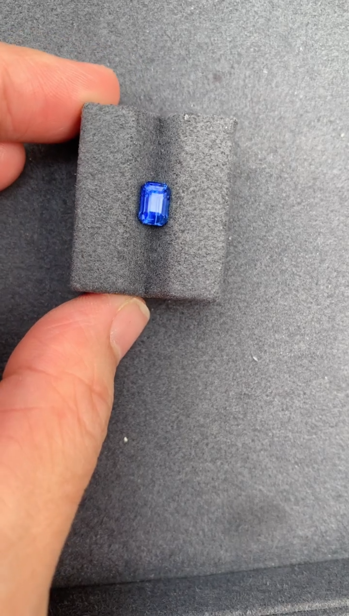 【闪购商品】蓝宝石裸石未镶嵌1.5ct无烧皇家蓝