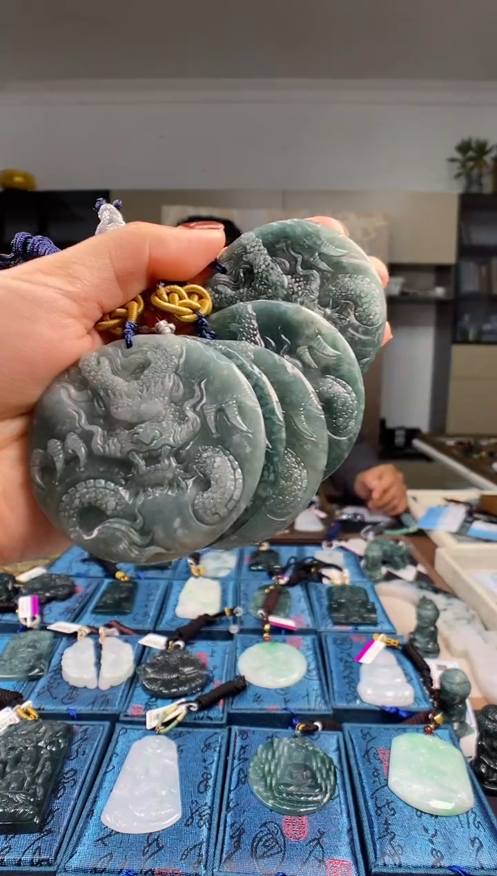 颈饰未镶嵌翡翠多样性发其一