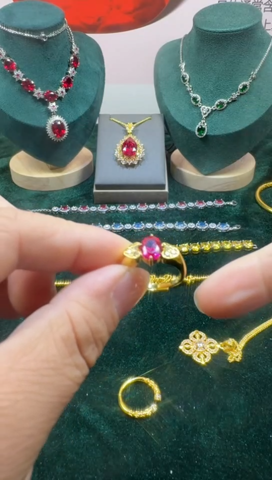 18K金镶嵌戒指红宝石01