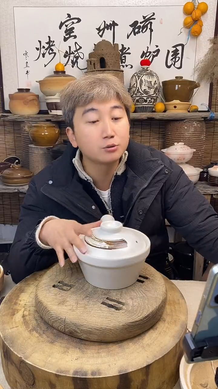 土陶土陶白色水墨单柄一人食小土锅（口径18cm容量1200ml）