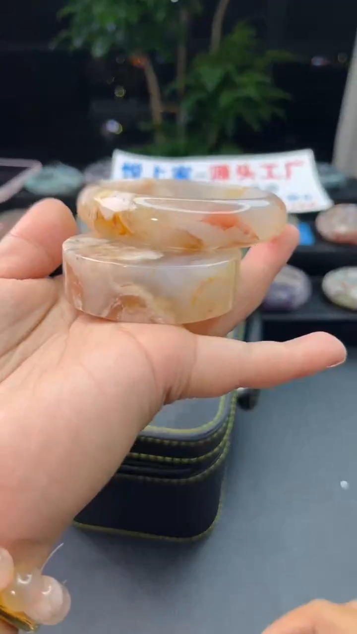 【闪购商品】石英质玉手镯未镶嵌赠送镯心（圈口57