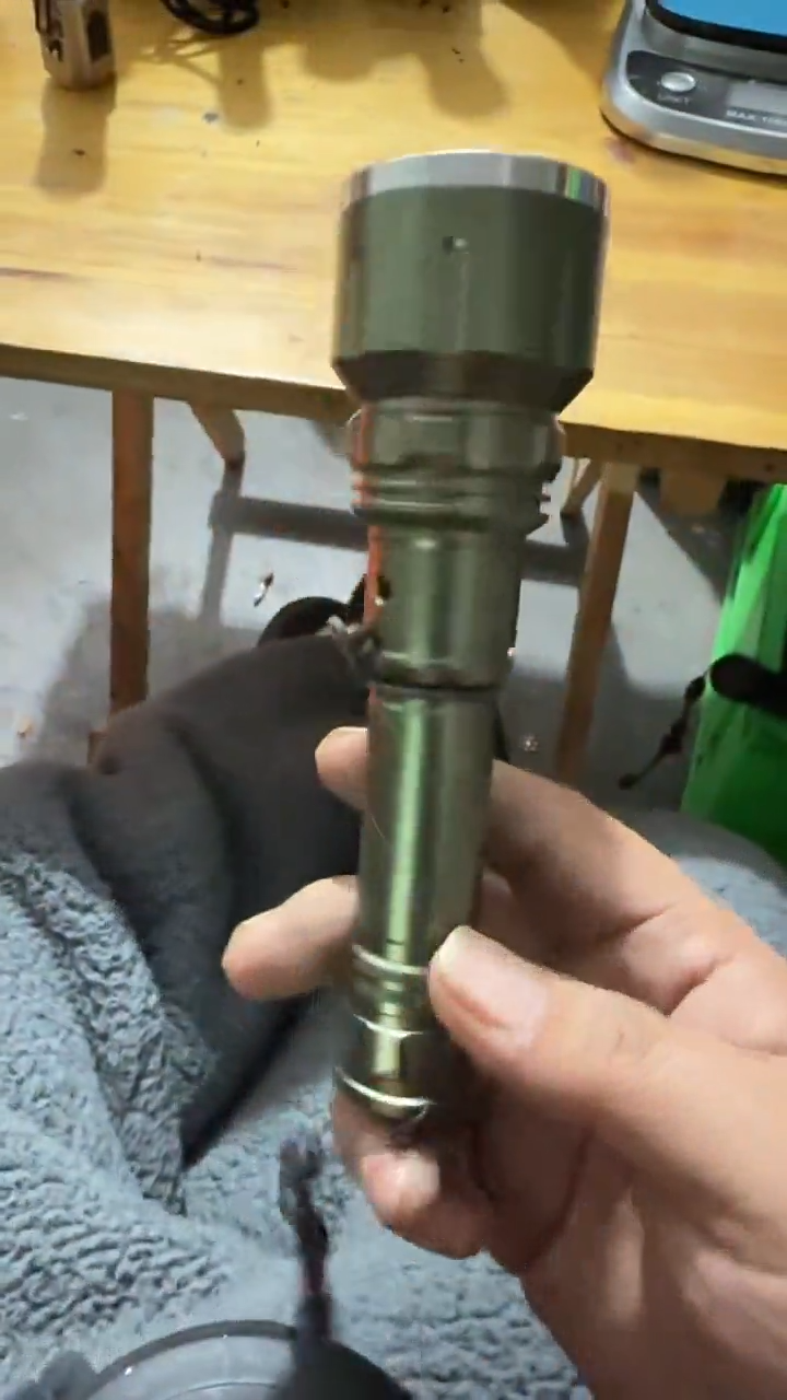 A667定焦手电不带电池带线有瑕疵