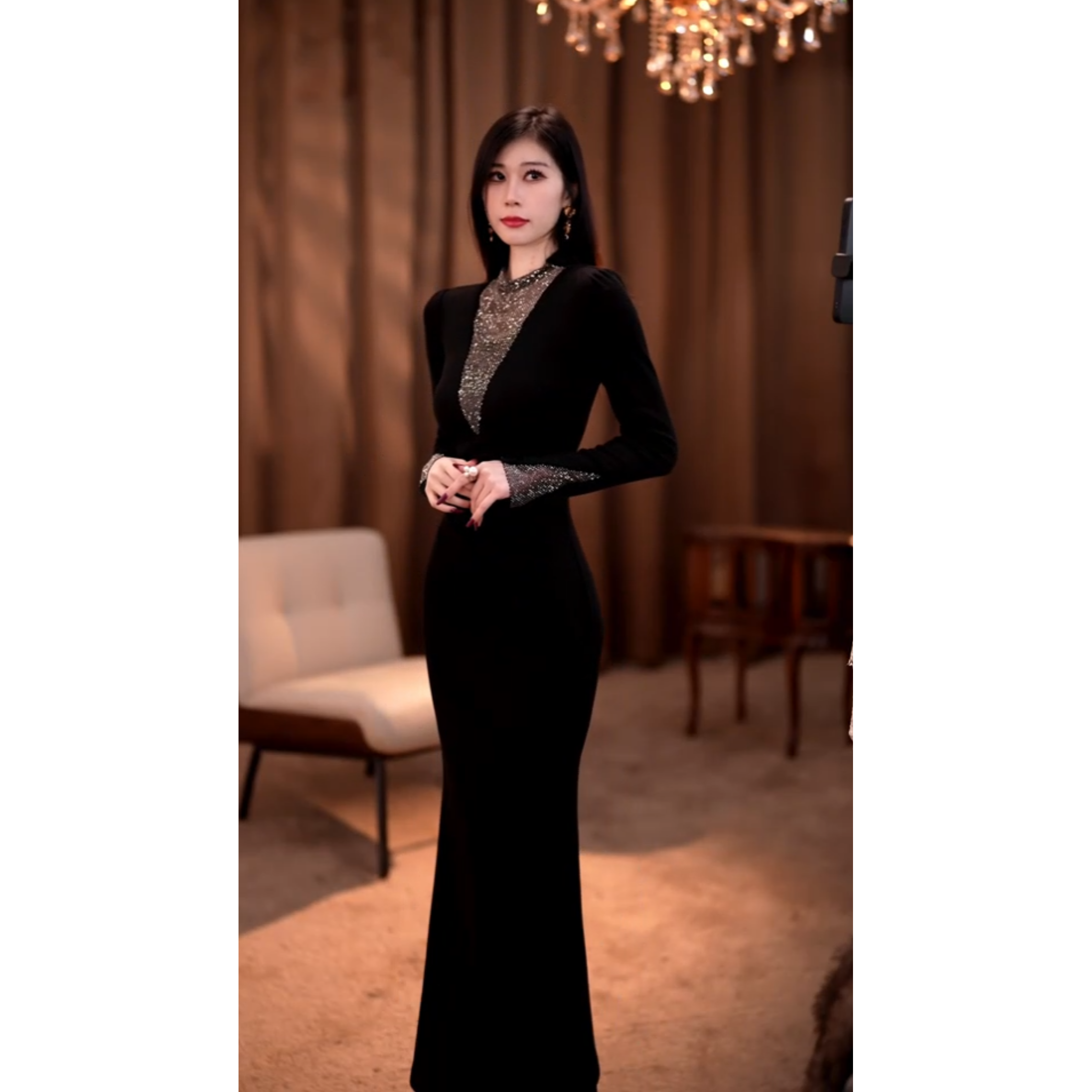 【火火】高山流水秋冬款V领显瘦亮闪黑色长款连衣裙-YL12056