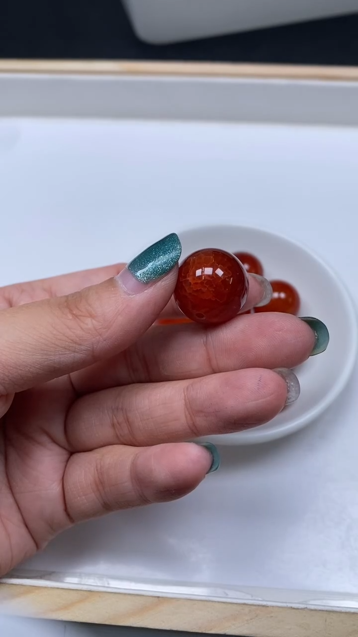 未镶嵌散珠玛瑙/玉髓E604 龙鳞风血18mm1个8元