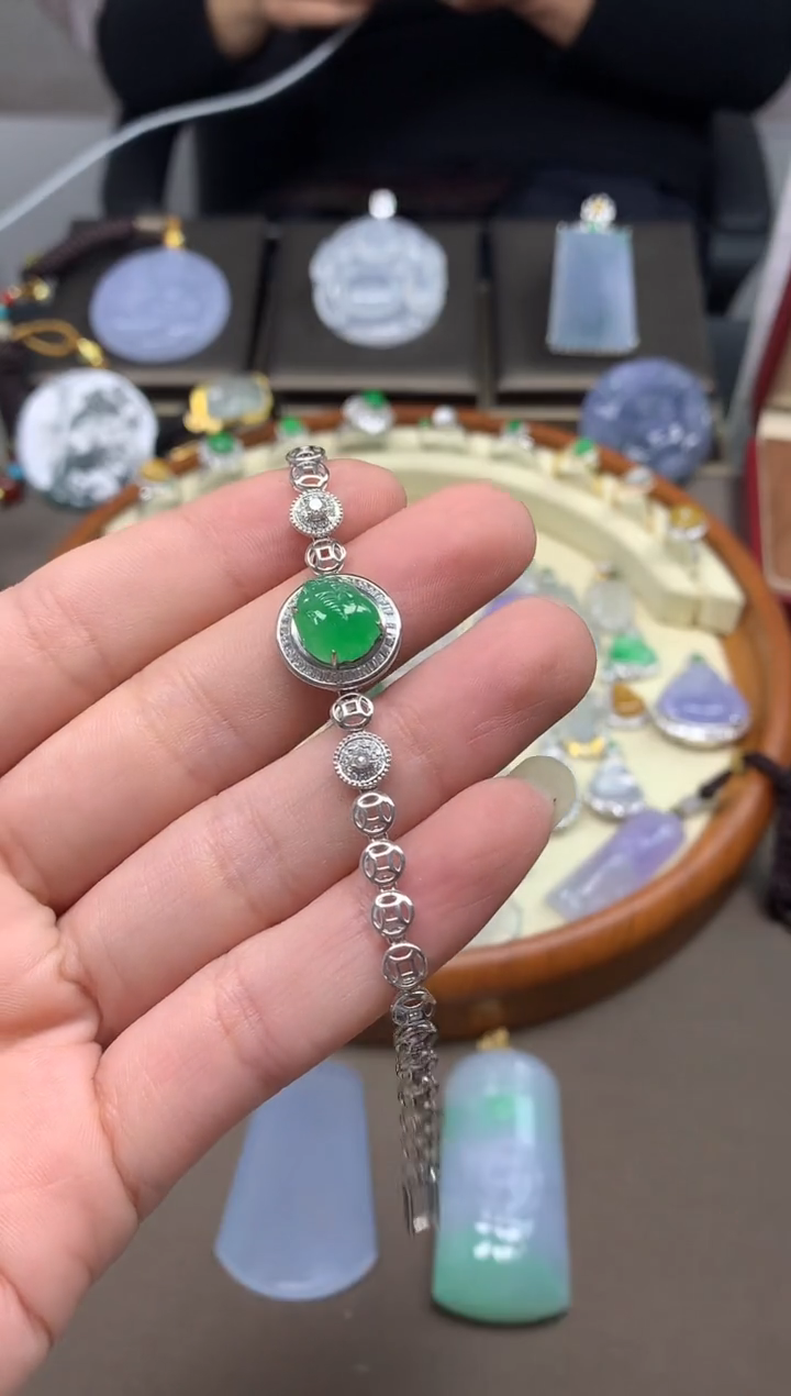 【闪购商品】翡翠吊坠(不含链)18K金镶嵌手链