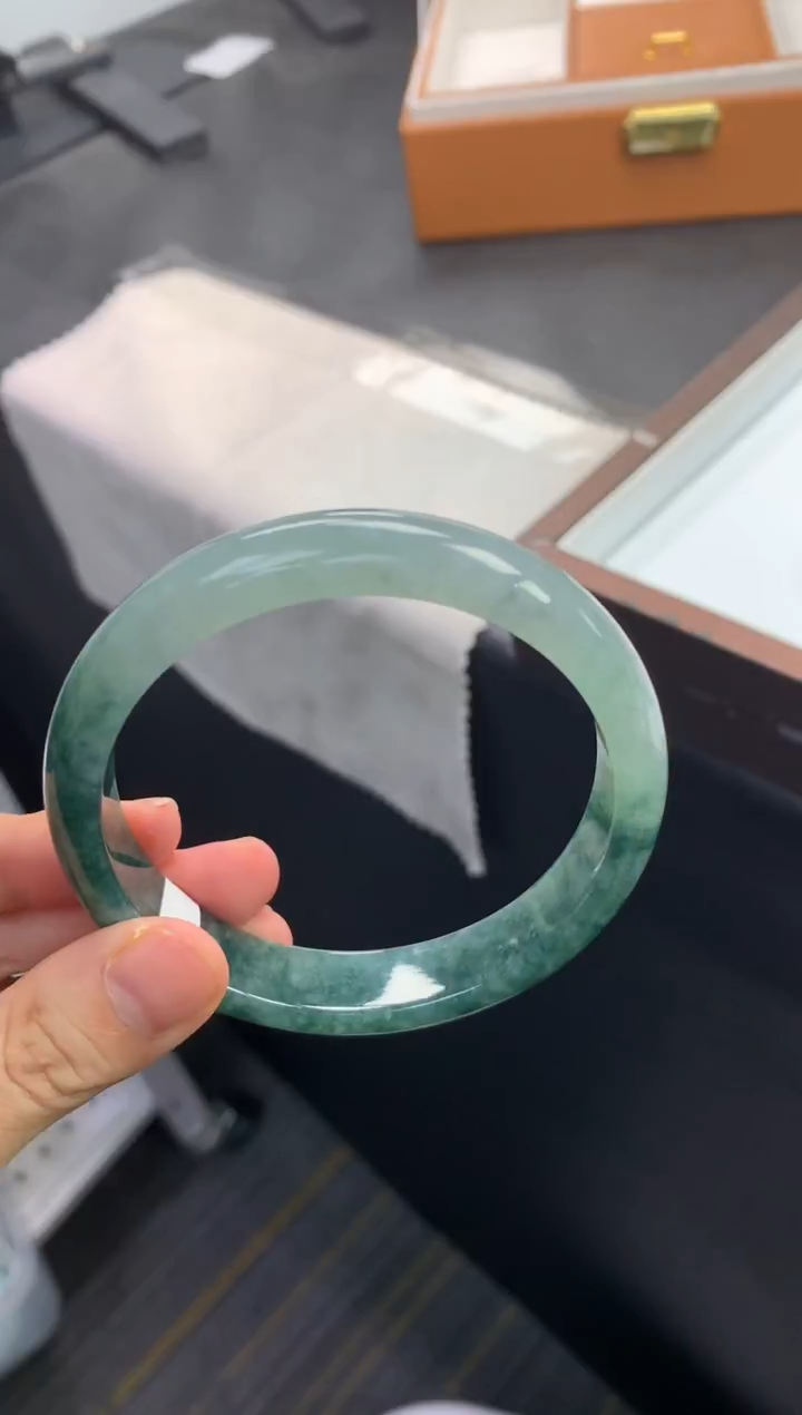 未镶嵌手镯翡翠退货需手镯吊牌标签完好