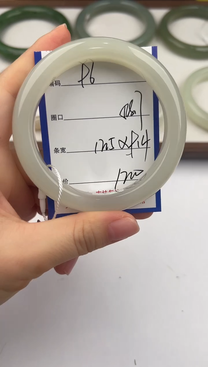 未镶嵌手镯和田玉96颜色微差无瑕疵