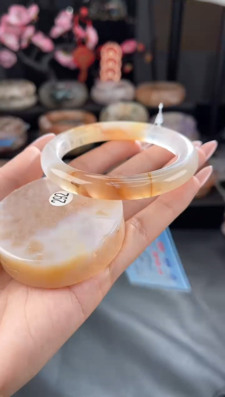 【闪购商品】石英质玉手镯未镶嵌56