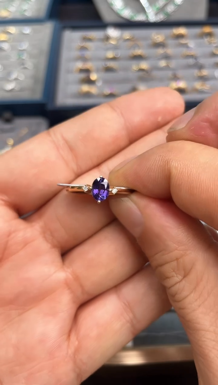 【闪购商品】彩色蓝宝石戒指18K金镶嵌/1.08ct/紫色蓝宝石