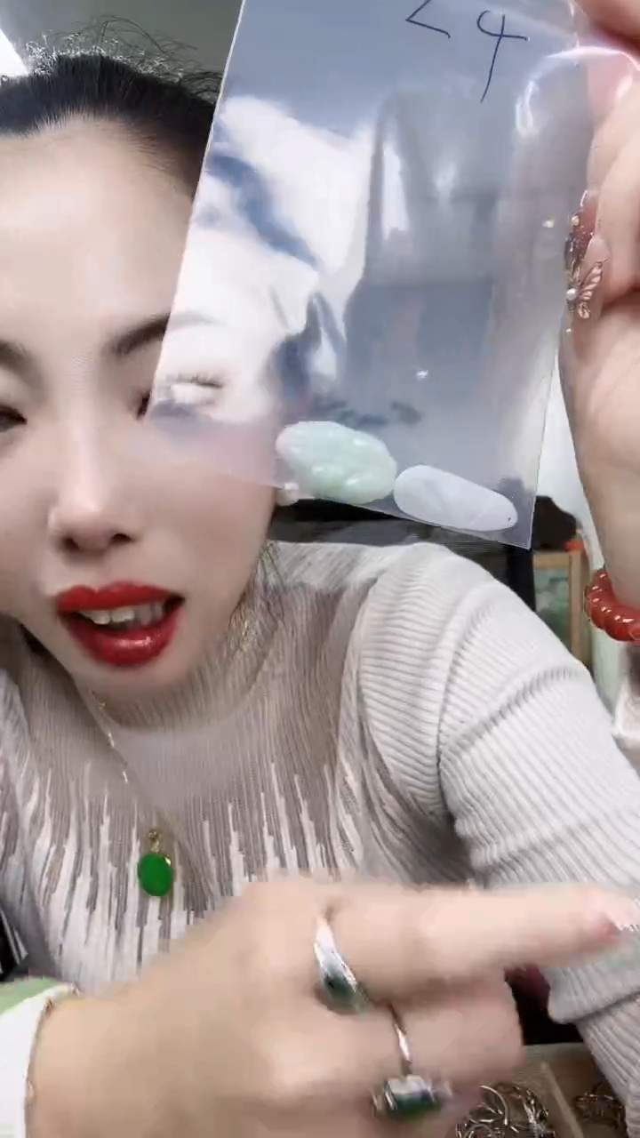 【闪购商品】翡翠颈饰未镶嵌叶子+福豆