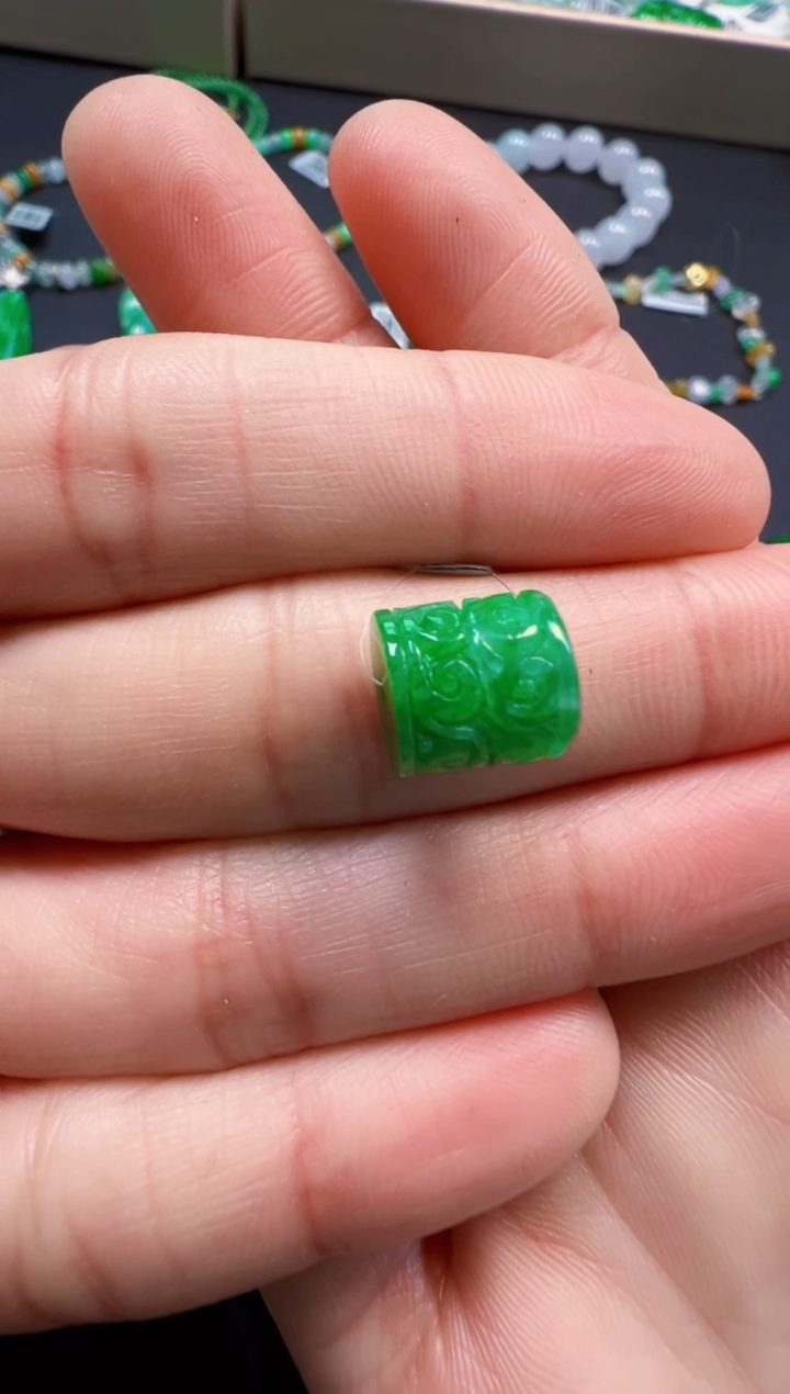 【闪购商品】翡翠吊坠(不含链)未镶嵌1880