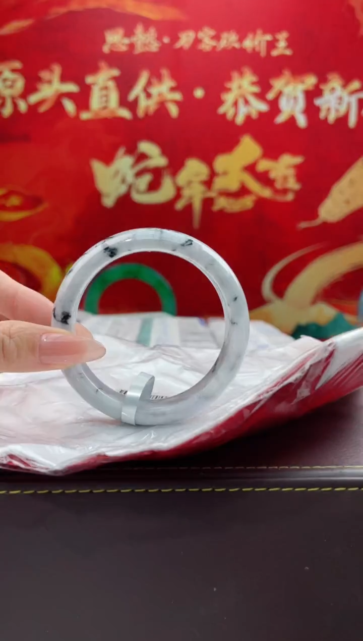 【闪购商品】翡翠手镯未镶嵌10翡翠手镯（微瑕）