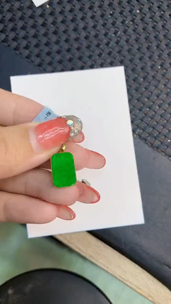 颈饰18K金镶嵌翡翠1