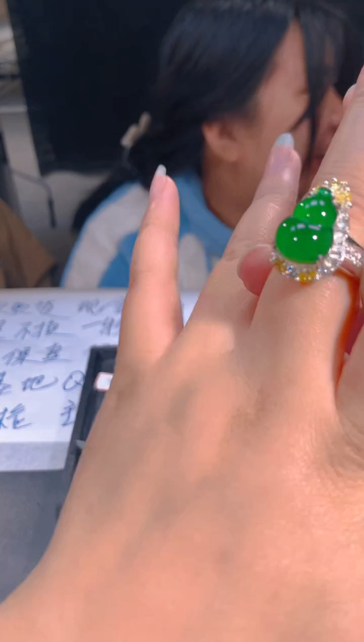 【闪购商品】定制翡翠未镶嵌100定制翡翠，多样性发货（发其一）