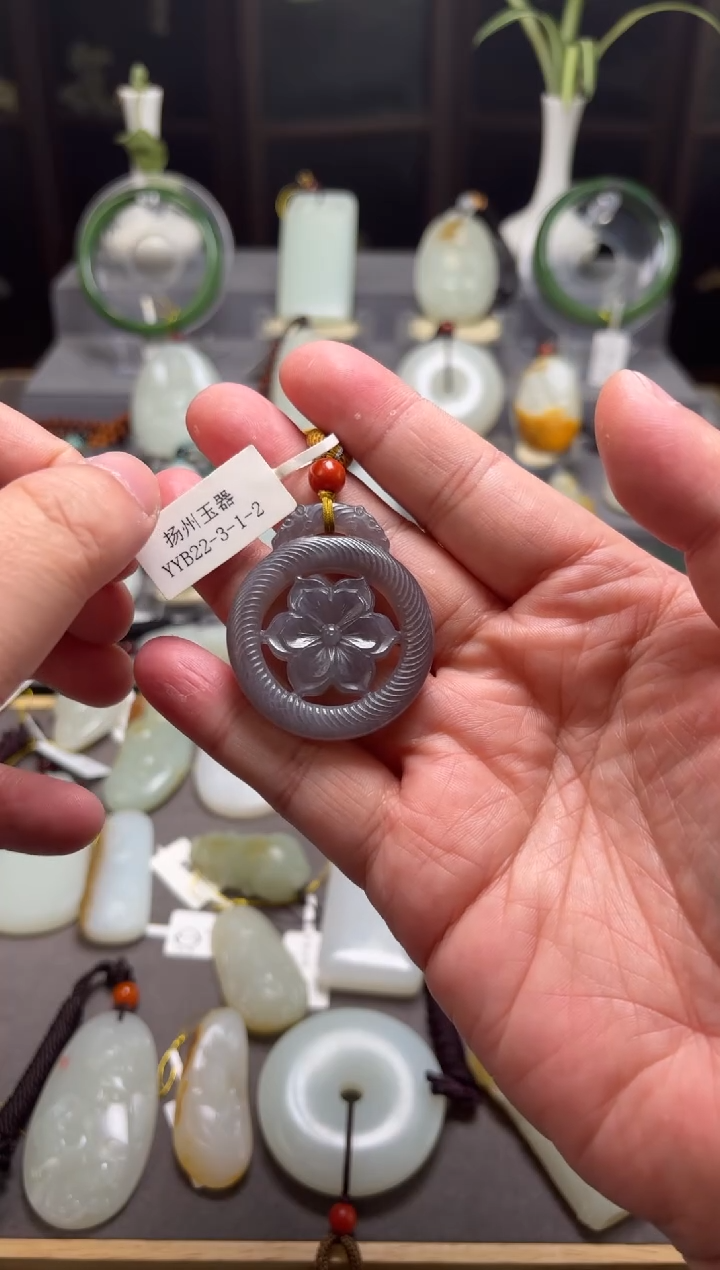 【闪购商品】和田玉挂件未镶嵌宝相花