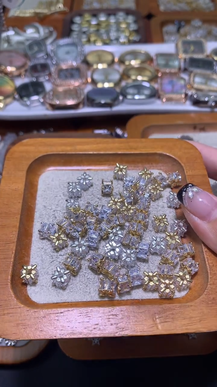 锆石合金小方糖6元2个 （下单备注颜色)