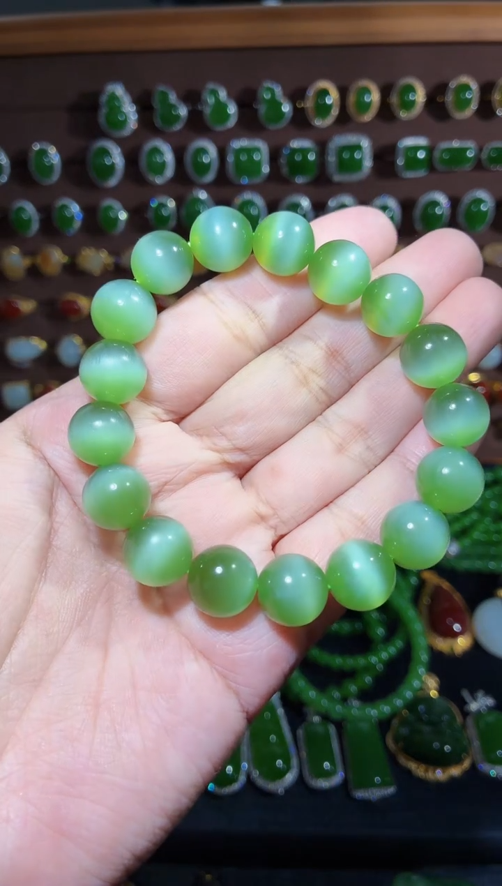 颈饰未镶嵌和田玉卡 12 猫眼手串