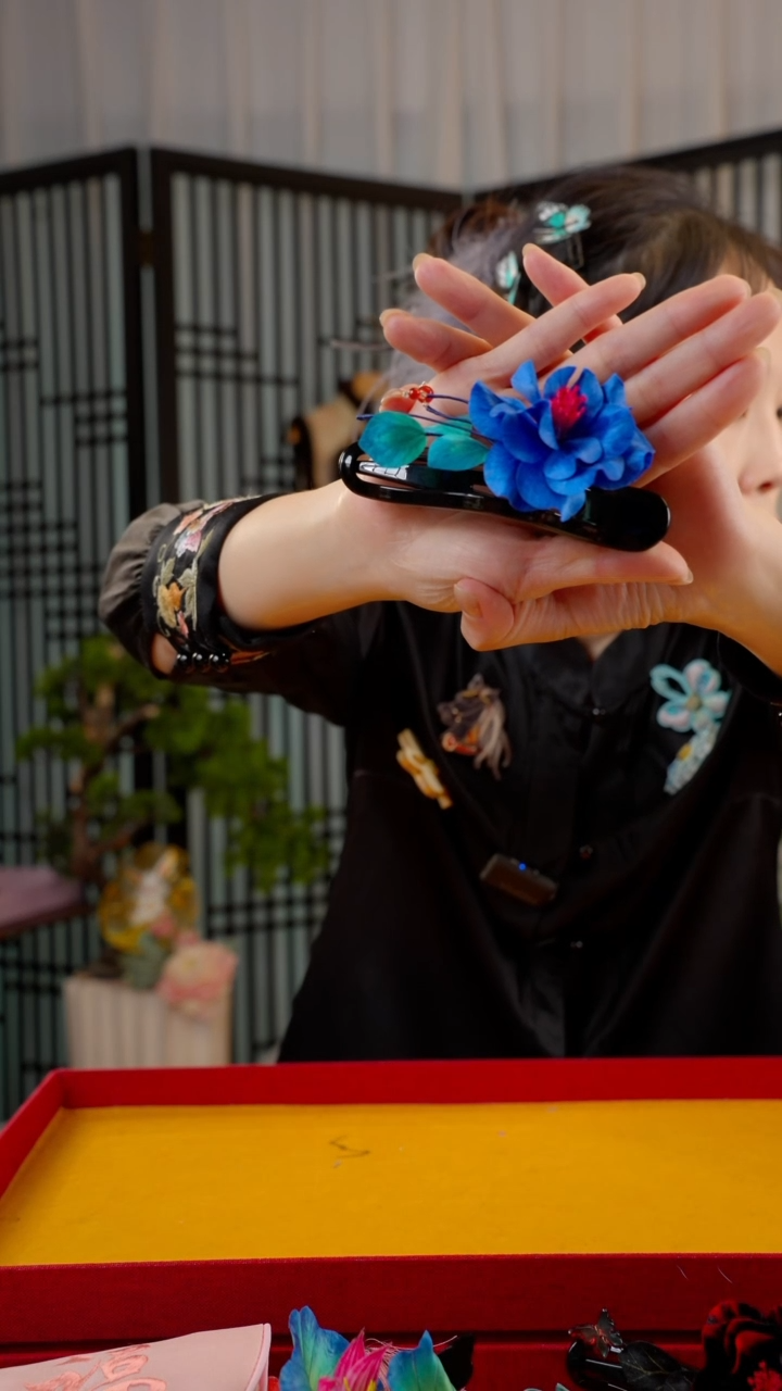 刺绣非遗绒花手工饰品