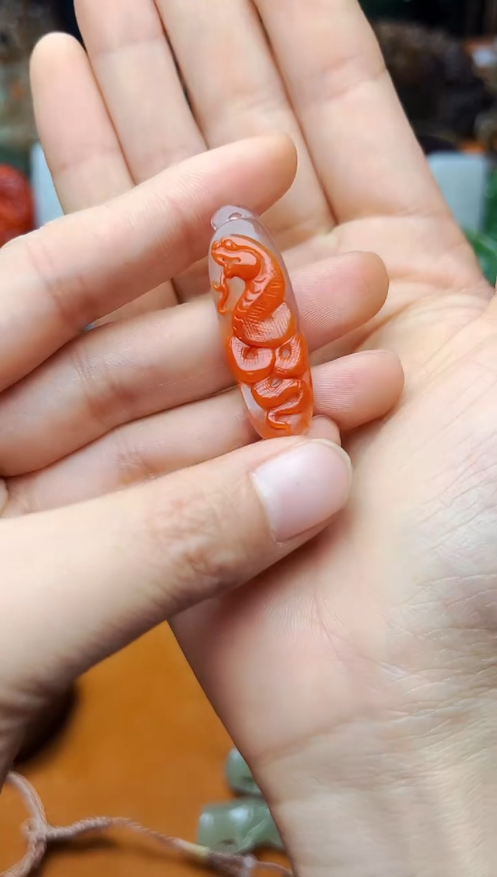 【闪购商品】南红玛瑙颈饰未镶嵌蛇
