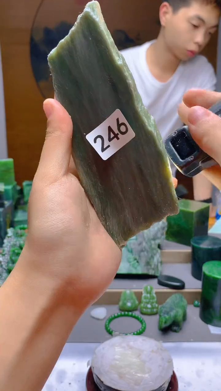 和田玉（碧玉）未镶嵌珠宝半成品1