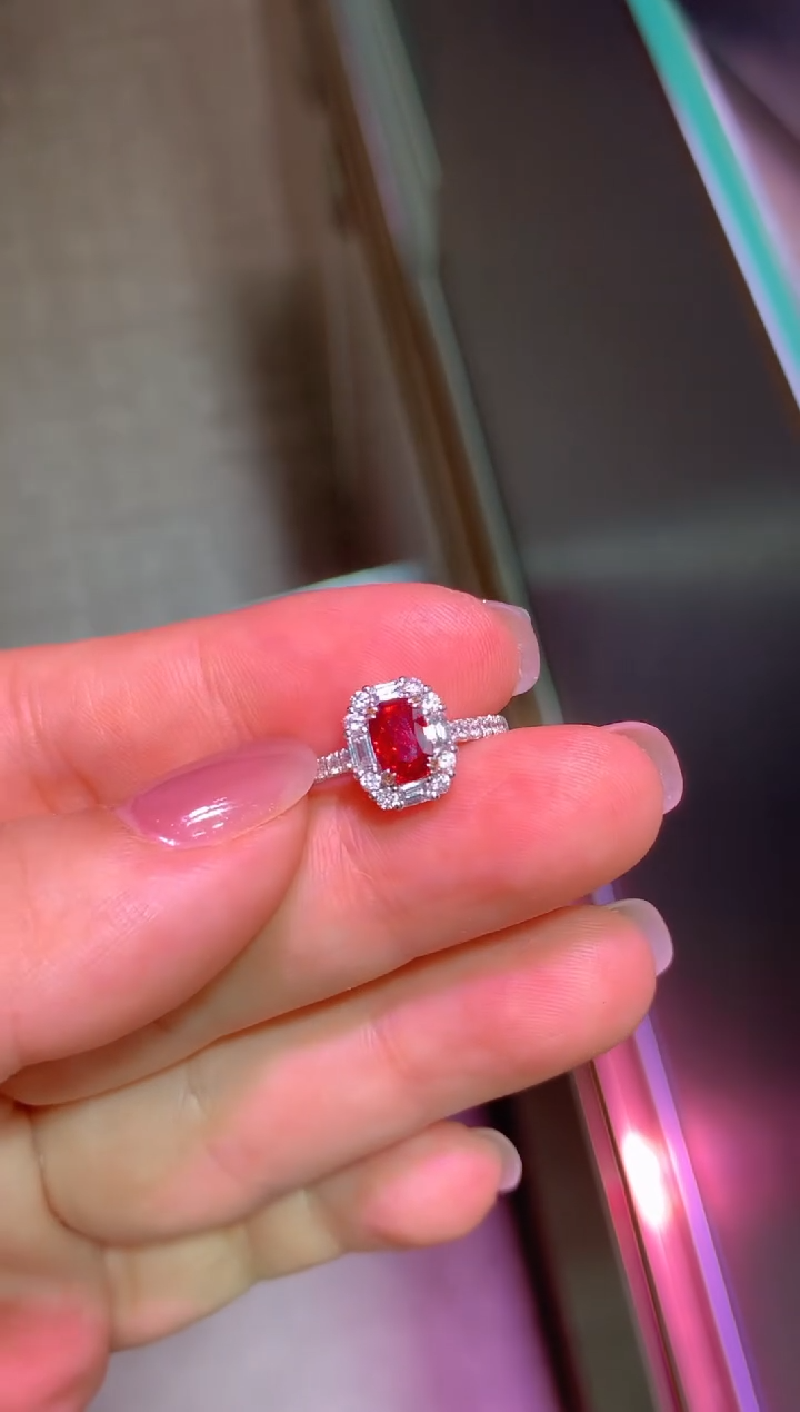 18K金镶嵌戒指红宝石1.01CT