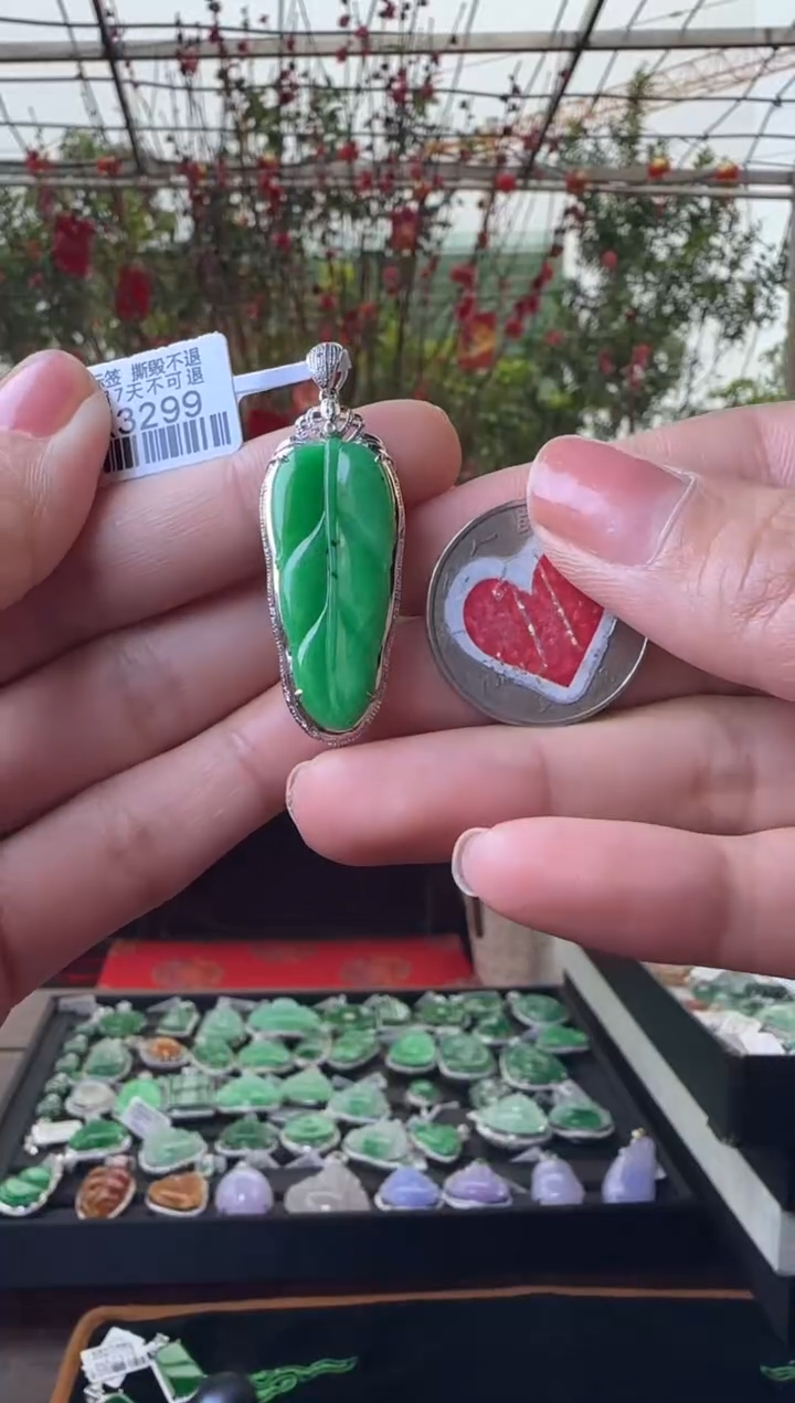 【闪购商品】翡翠颈饰18K金镶嵌DK3299 辣绿叶子