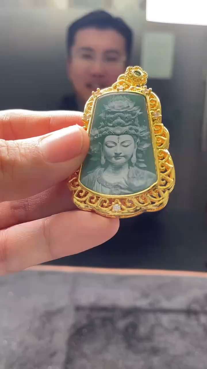 吊坠(赠链)未镶嵌翡翠阴雕佛